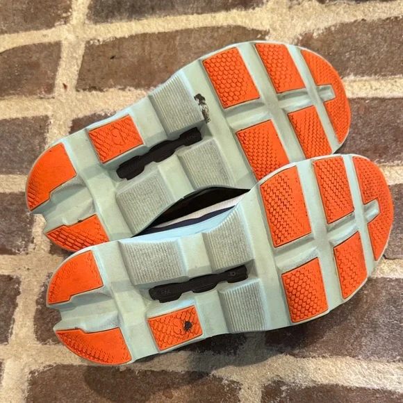 On CloudMonster Women’s size 8.5 Running Shoes in White, Mint, Navy, and Orange - Picture 8 of 8